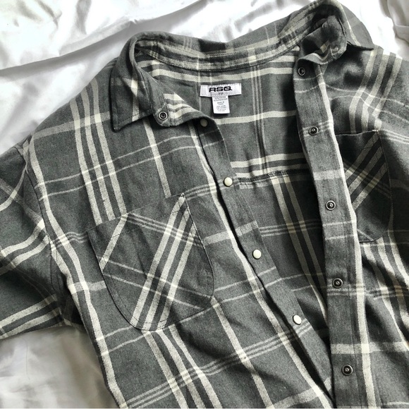 Comfy Pearl Button Flannel - Lightweight layering multi season top - Picture 1 of 5